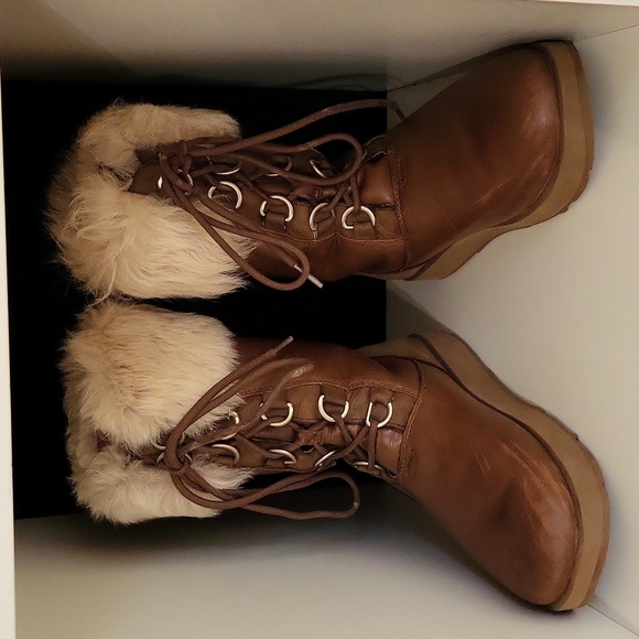 UGG Shoes - UGG Lace-up Winter Boots Aya Toscana Vibram Artic Grip Leather / Sz 7.5 / Tan